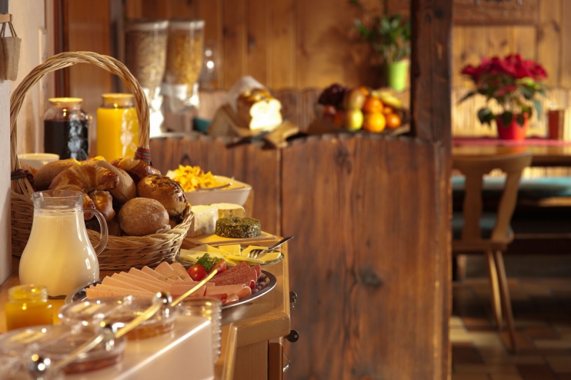 boulangerie-PEONE-min_breakfast_buffet_food_restaurant_meal_hotel_plate_fresh-718745